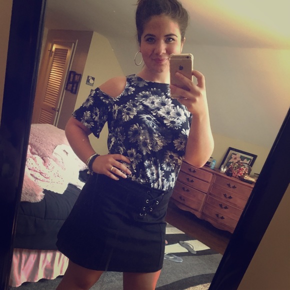 Meet your Posher, Jillian - Picture 1 of 1